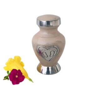 Mini Urns for Sharing Memories